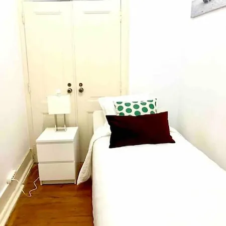 Romantic Chiado 7 -private Small Single With No Outside Window Apartment