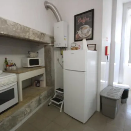 アパート Romantic Chiado 7 -private Small Single With No Outside Window リスボン